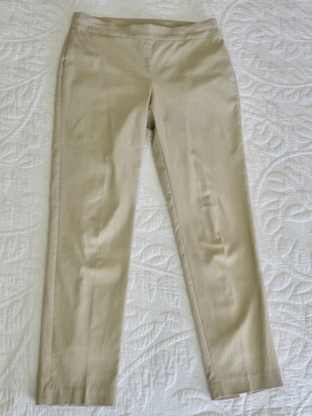 Chico's Straight Leg Pull-On Pants Size 0.5R (Size 6 regular)